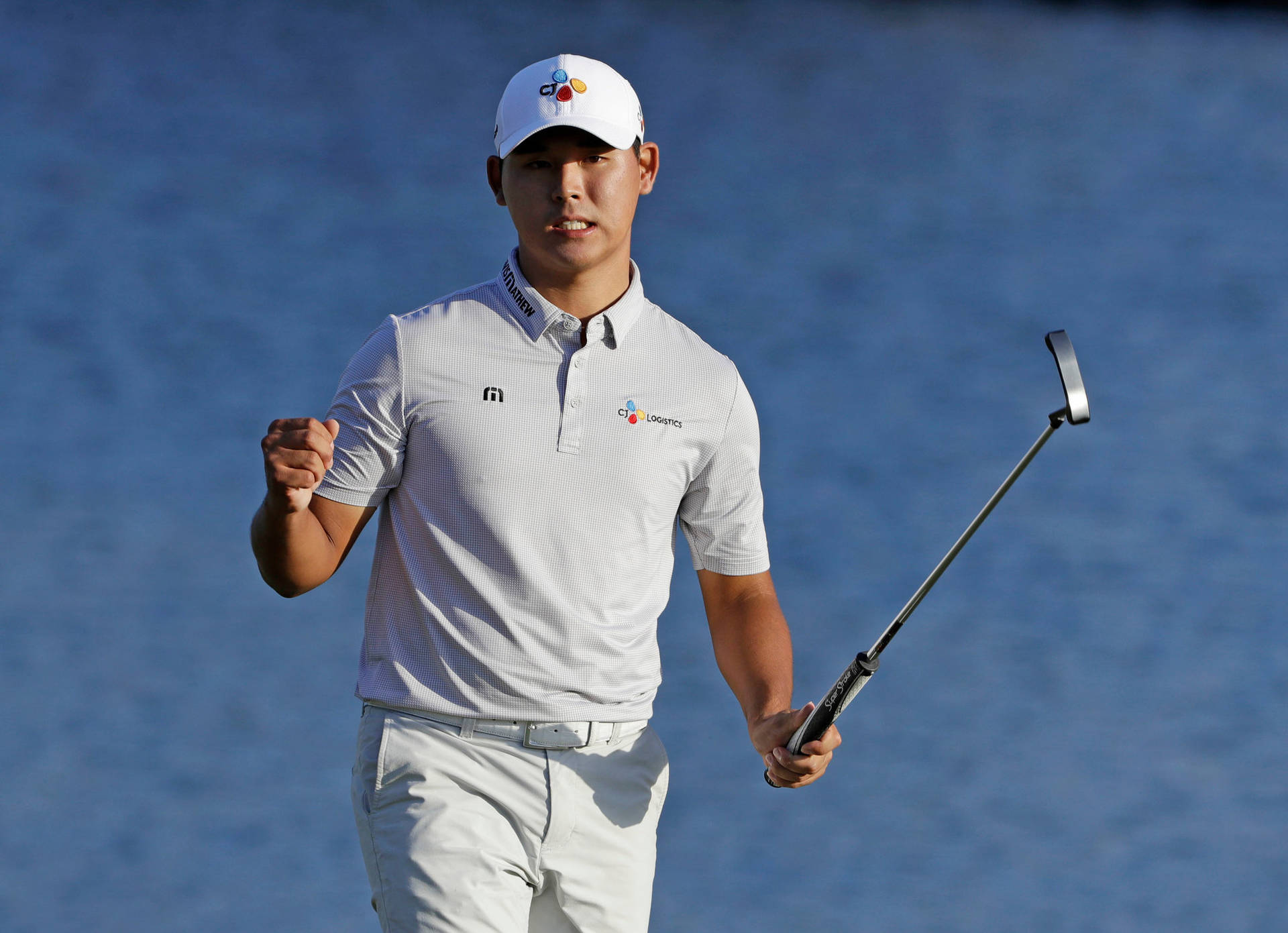 Si Woo Kim Subtle Fist Pump Background