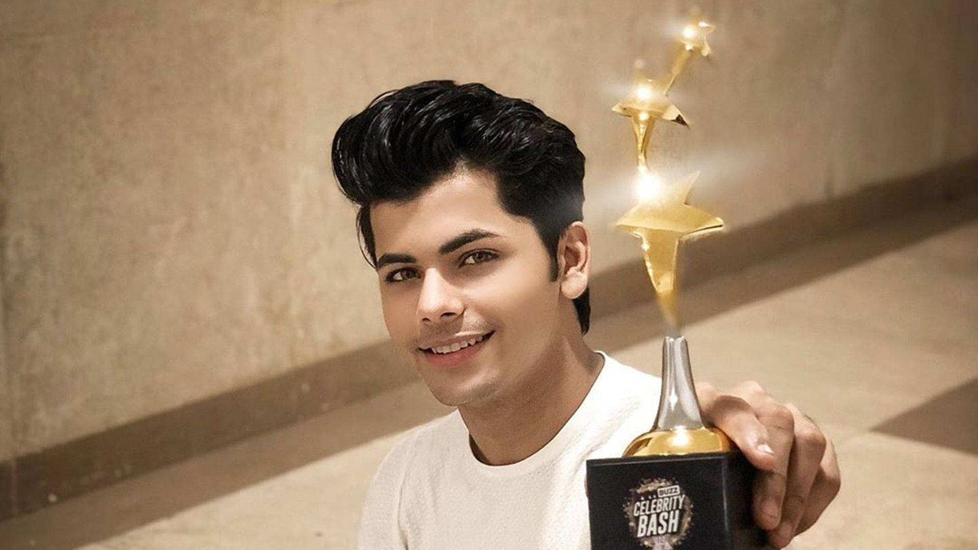 Siddharth Nigam At Celebrity Bash Award Background