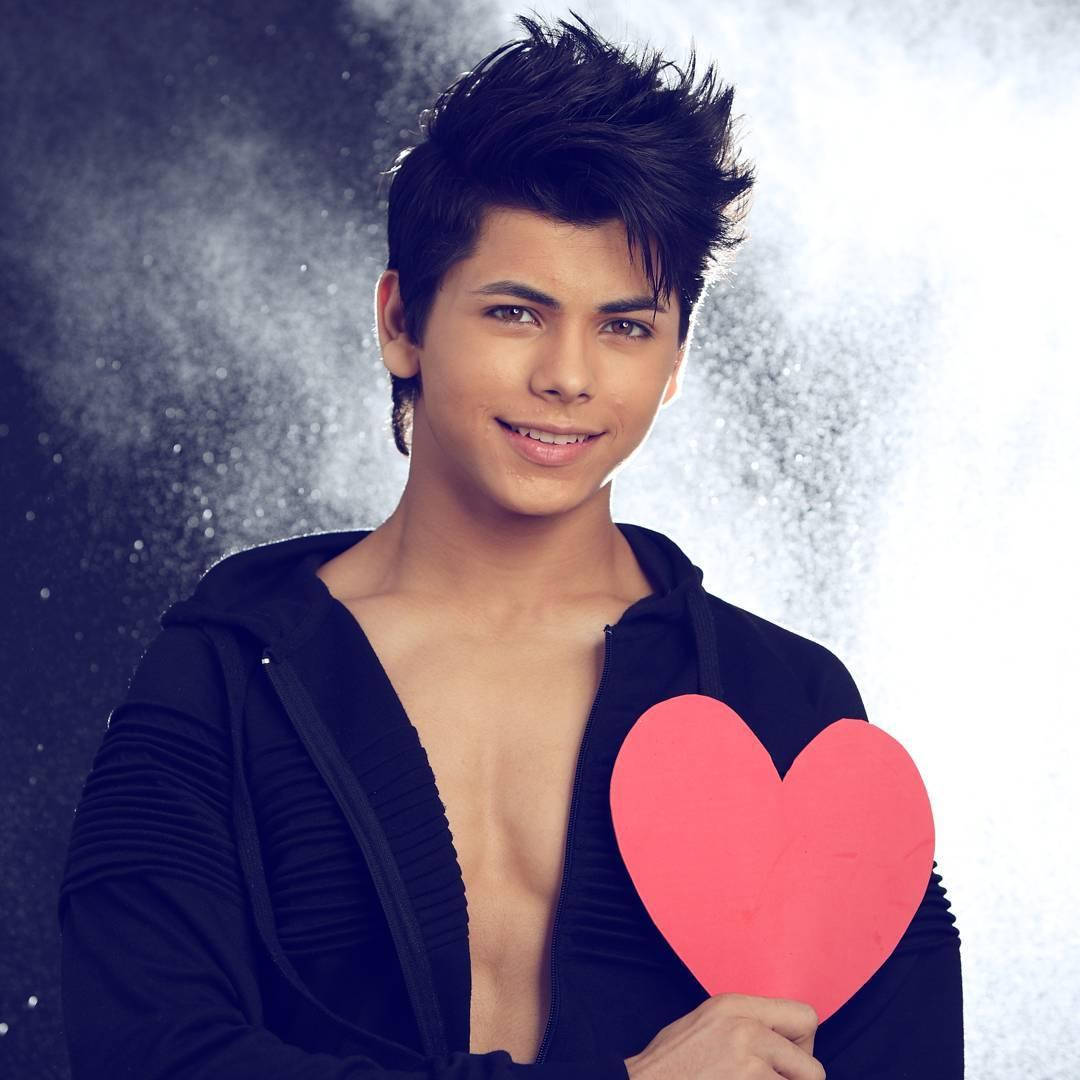 Siddharth Nigam Heart Cut-out Background