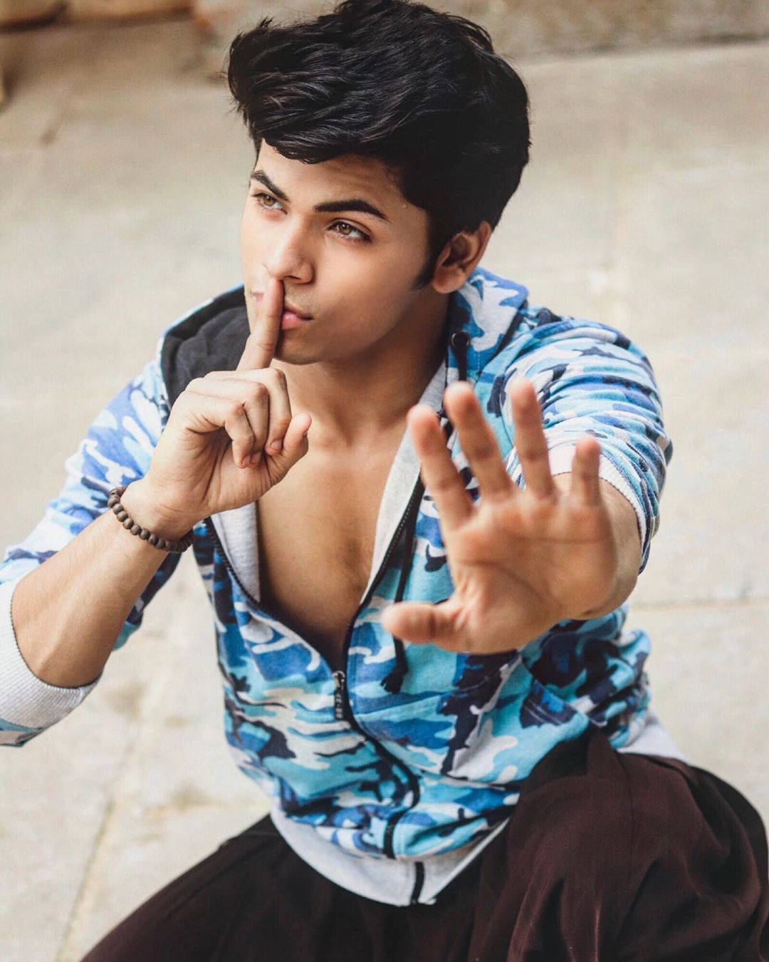 Siddharth Nigam Quiet Gesture Background