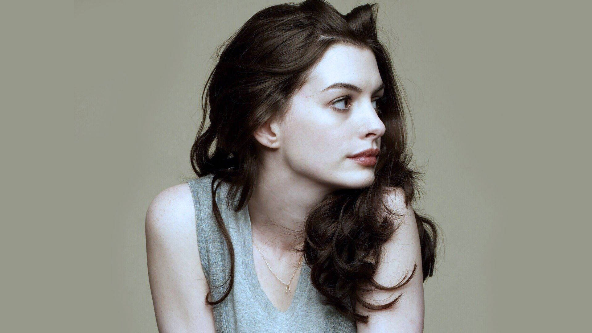 Side Profile Of Anne Hathaway Background