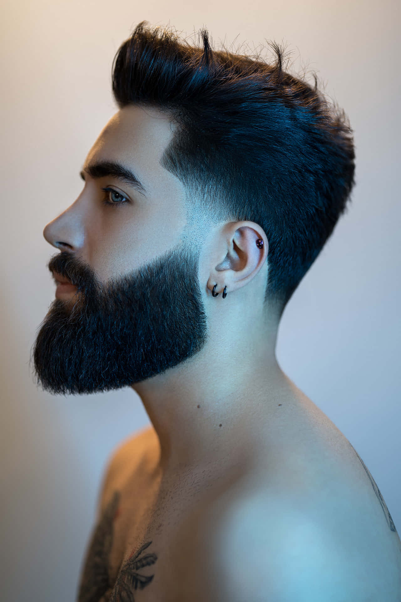 Side View Of The Cutting Style Of A Man Background