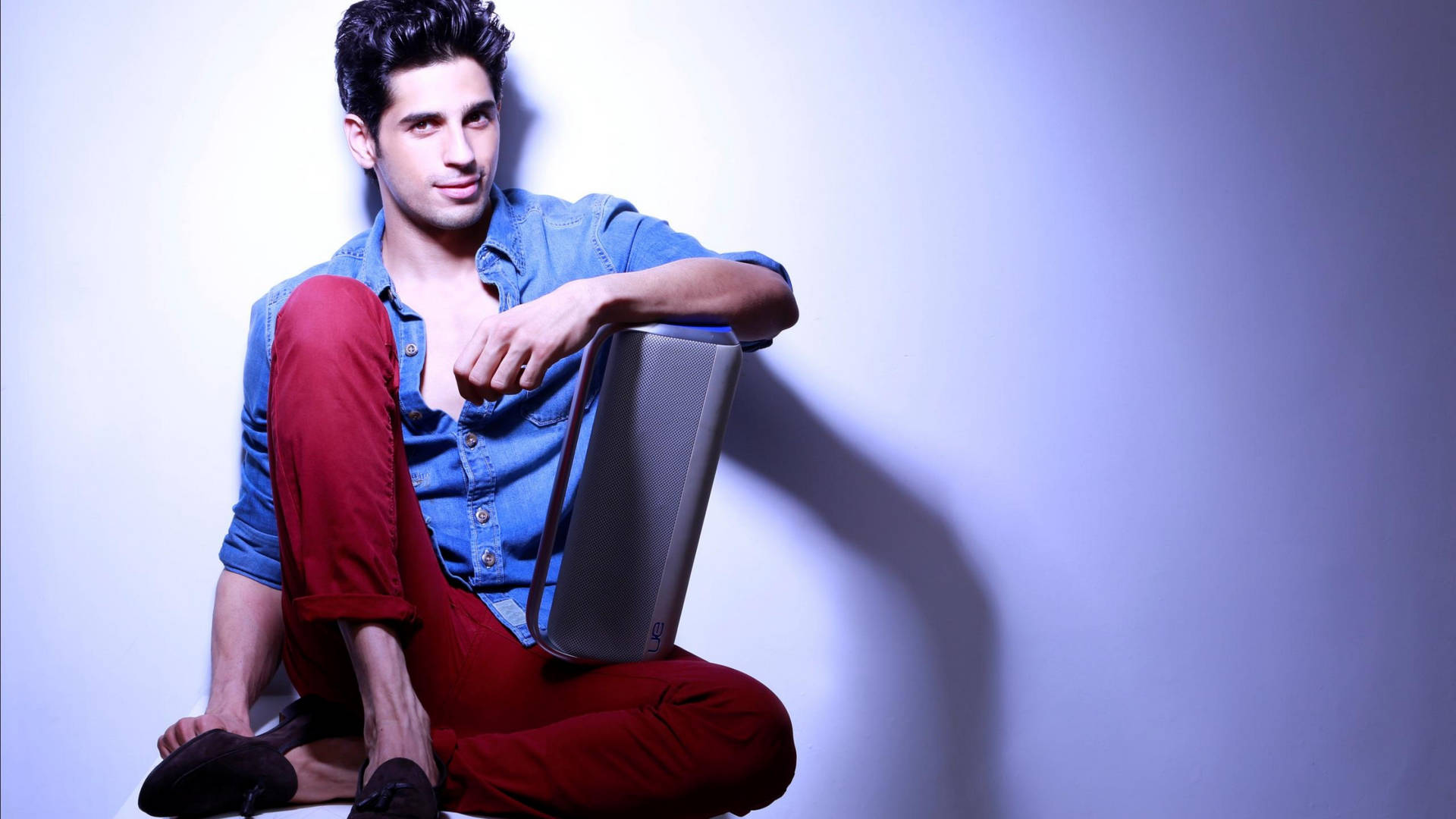 Sidharth Malhotra Red Jeans Background