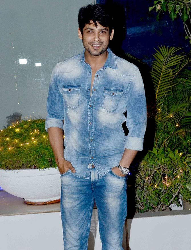 Sidharth Shukla In Denim Outfit Background