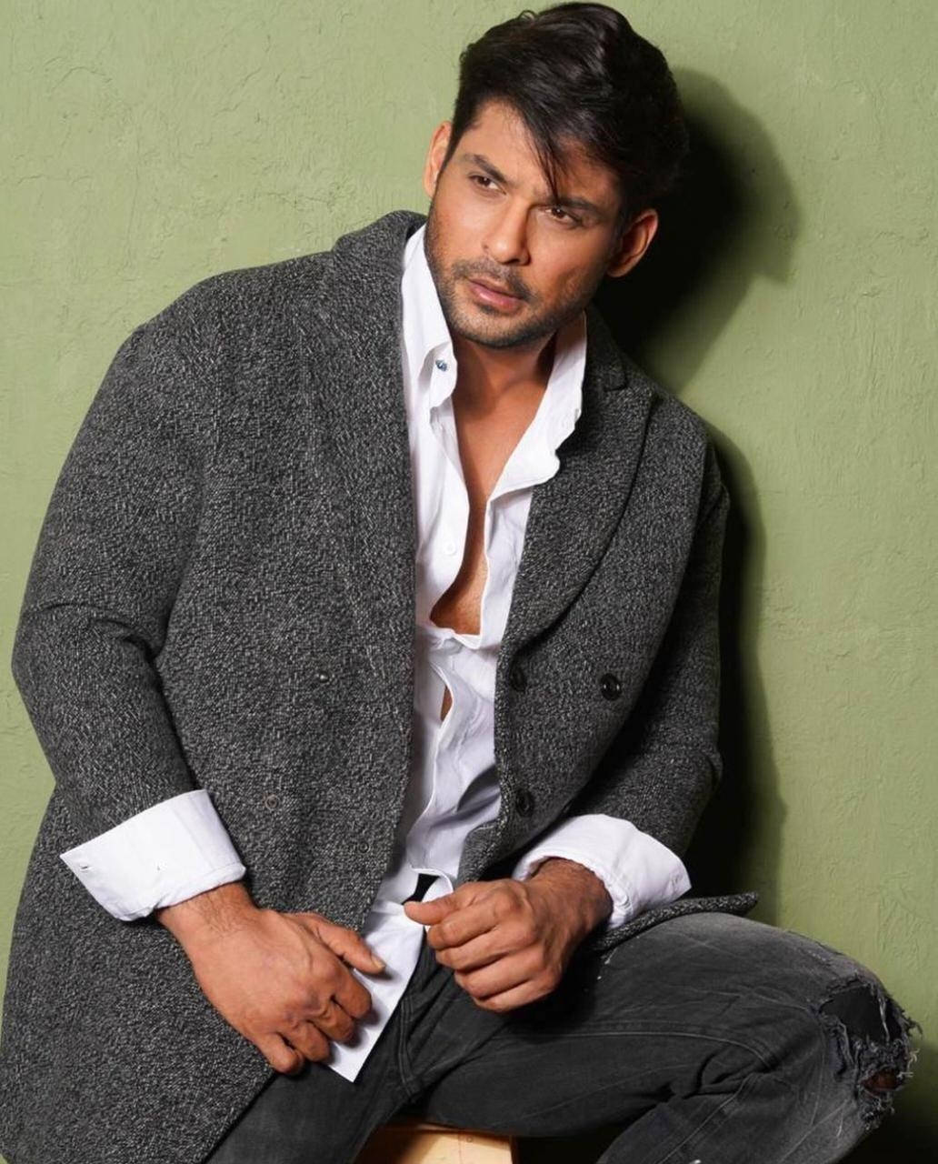 Sidharth Shukla In Gray Coat Background