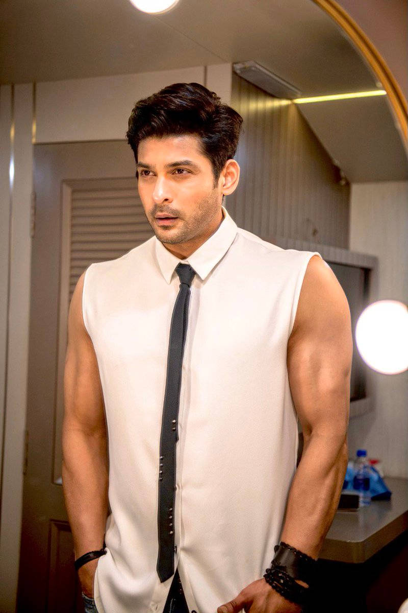 Sidharth Shukla In White Sleeveless Shirt