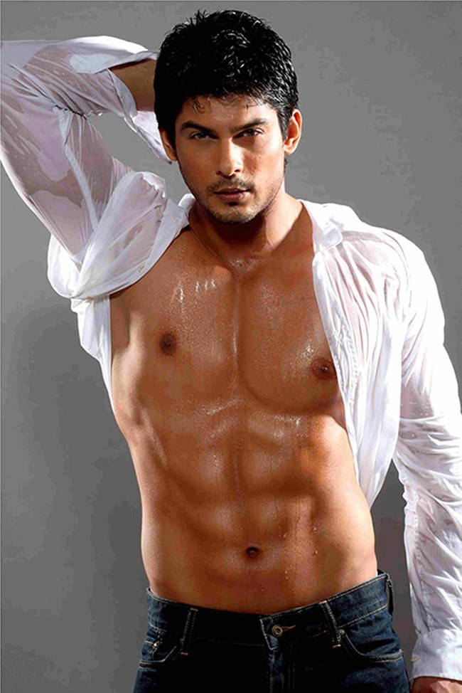 Sidharth Shukla Wet Photoshoot Background