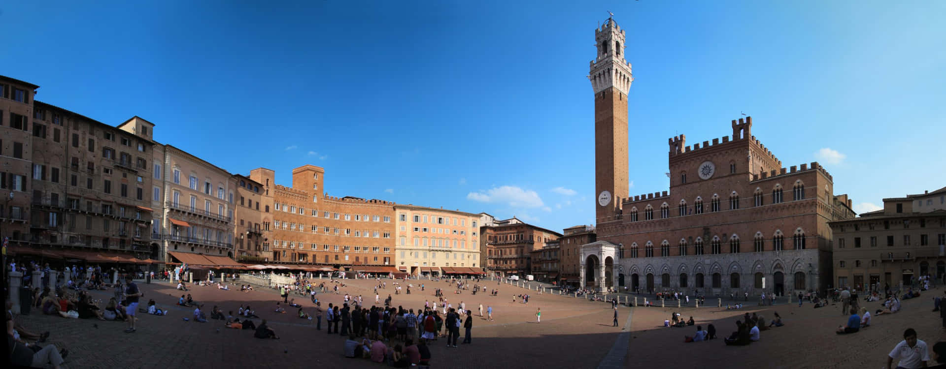 Siena Pubblico Palace And Tower Of Mangja Background