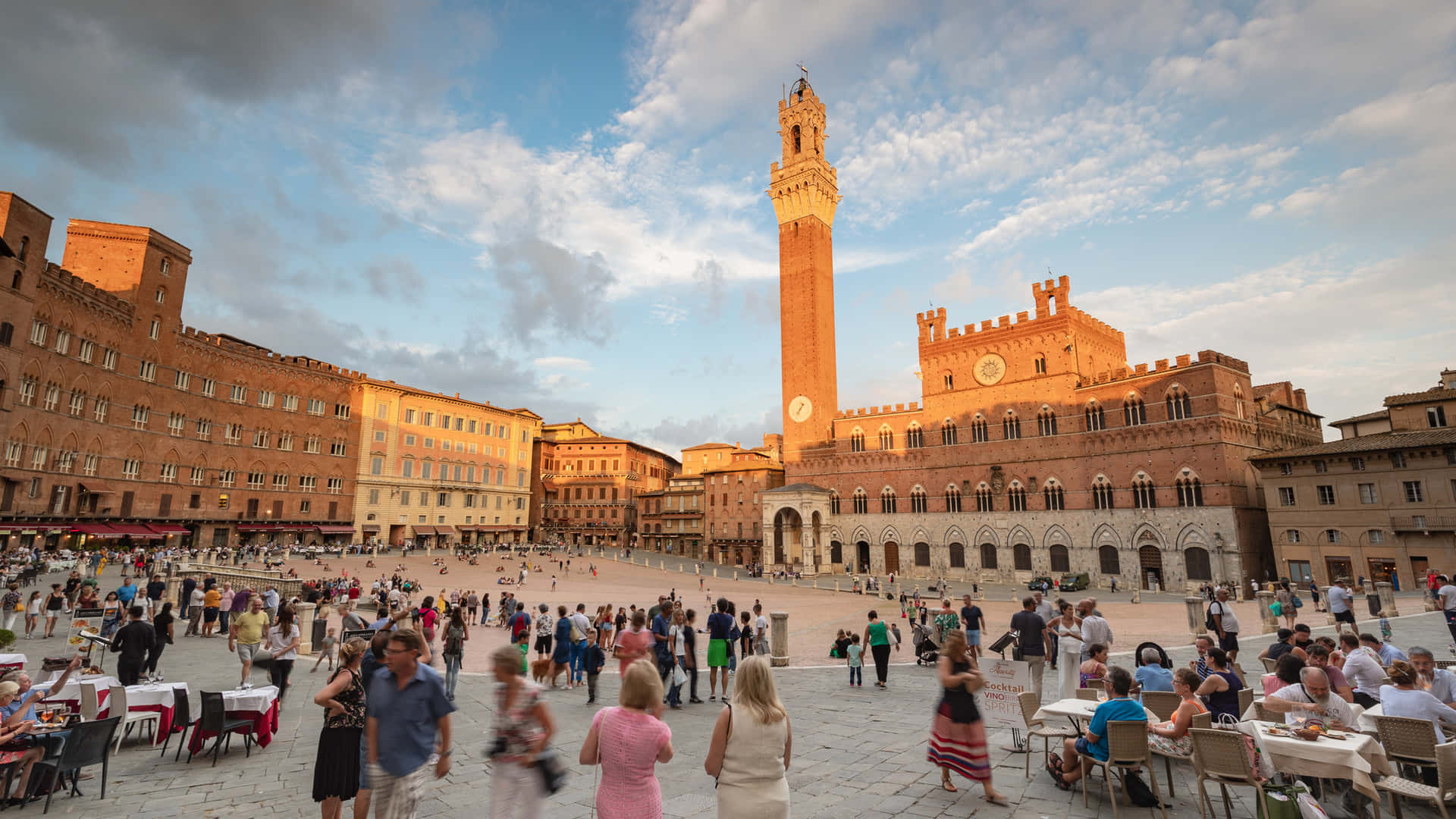 Siena Pubblico Palace With Many People Background