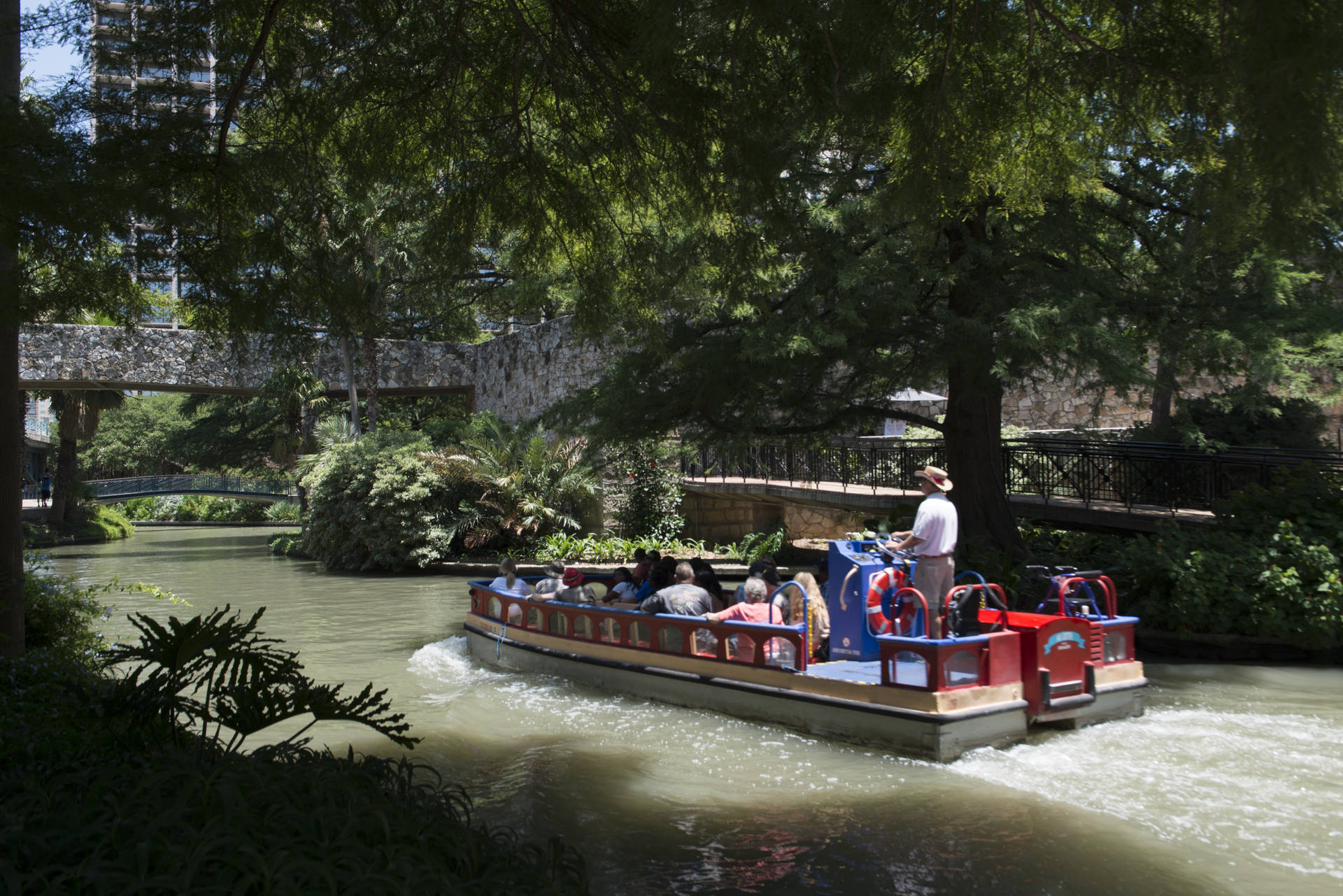 Sightseeing In San Antonio River Walk Background