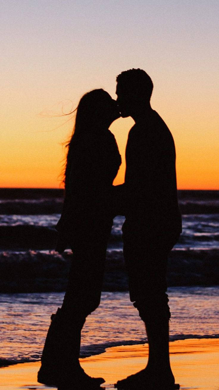 Silhouette Of Couple Kissing Hd Background