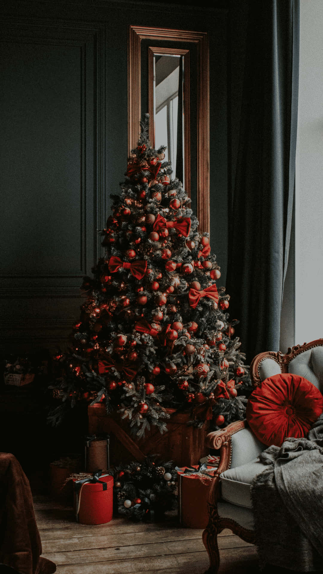 Simple Aesthetic Cute Christmas Tree With Red Baubles