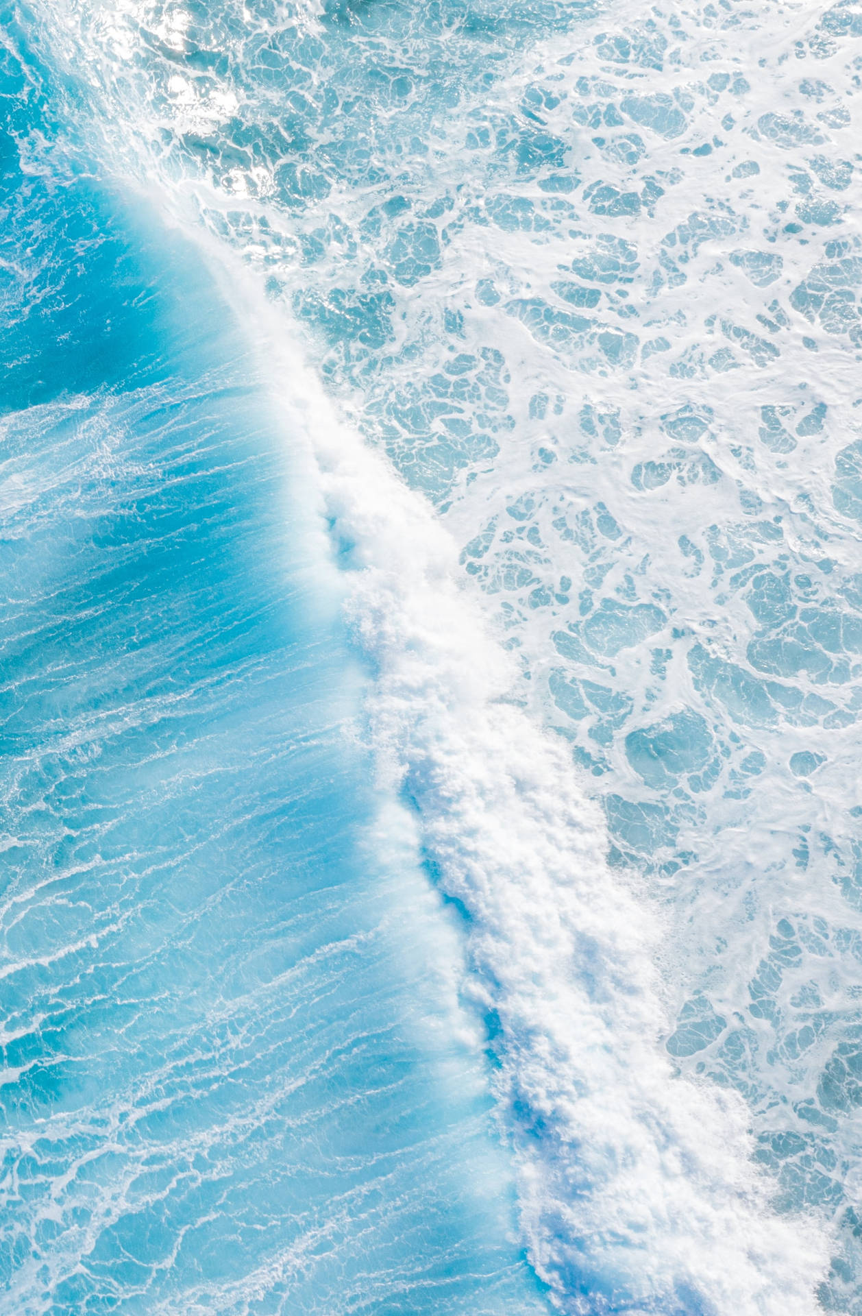 Simple Blue Aesthetic Ocean Waves Background