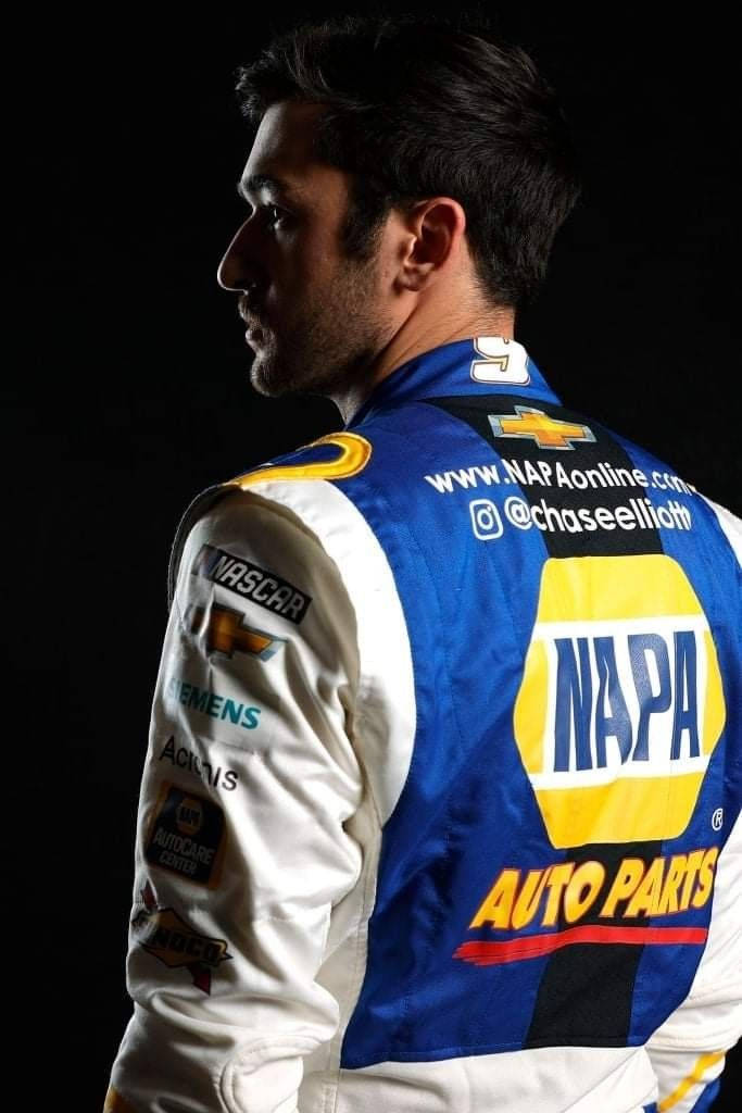 Simple Chase Elliot Back Shot Background