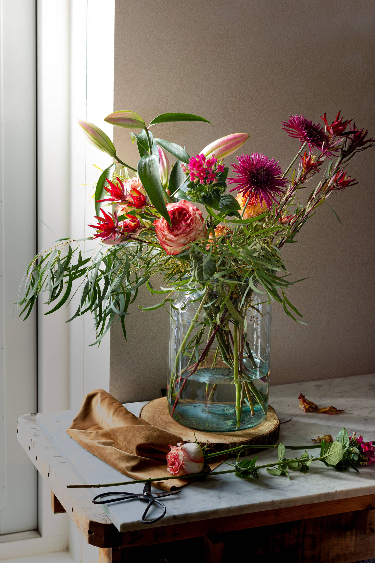 Simple Flower Vase With Gorgeous Flowers Background