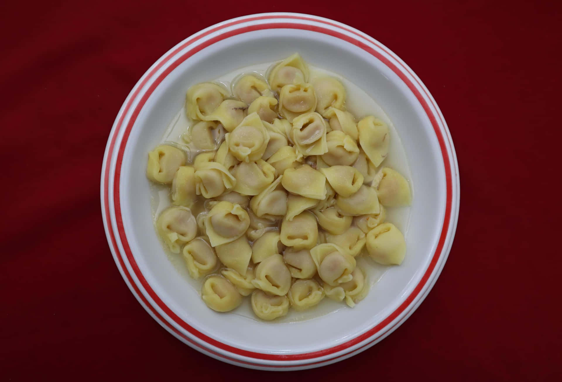 Simple Tortellini In Brodo Background