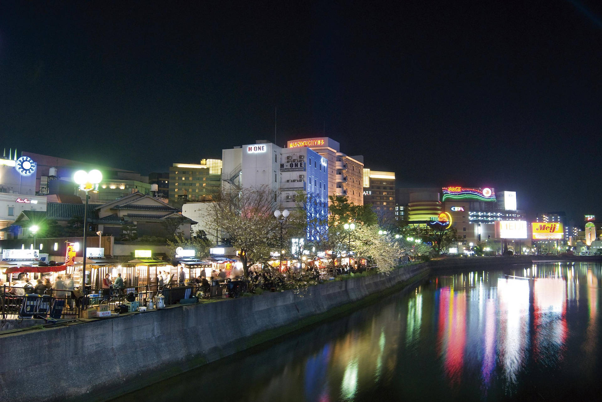 Simple Vast View Of Fukuoka Background