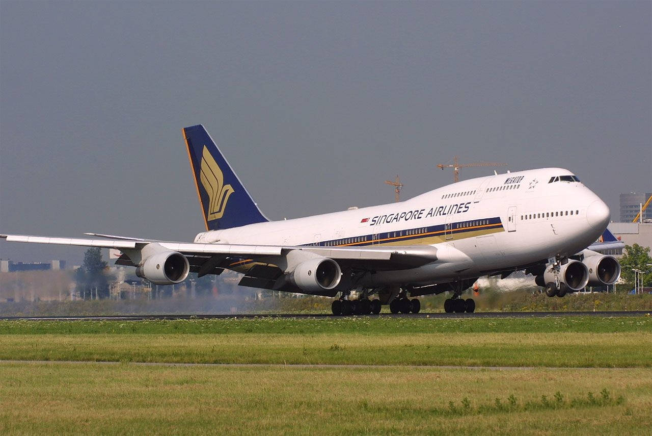 Singapore Airlines Runway Airplane Background