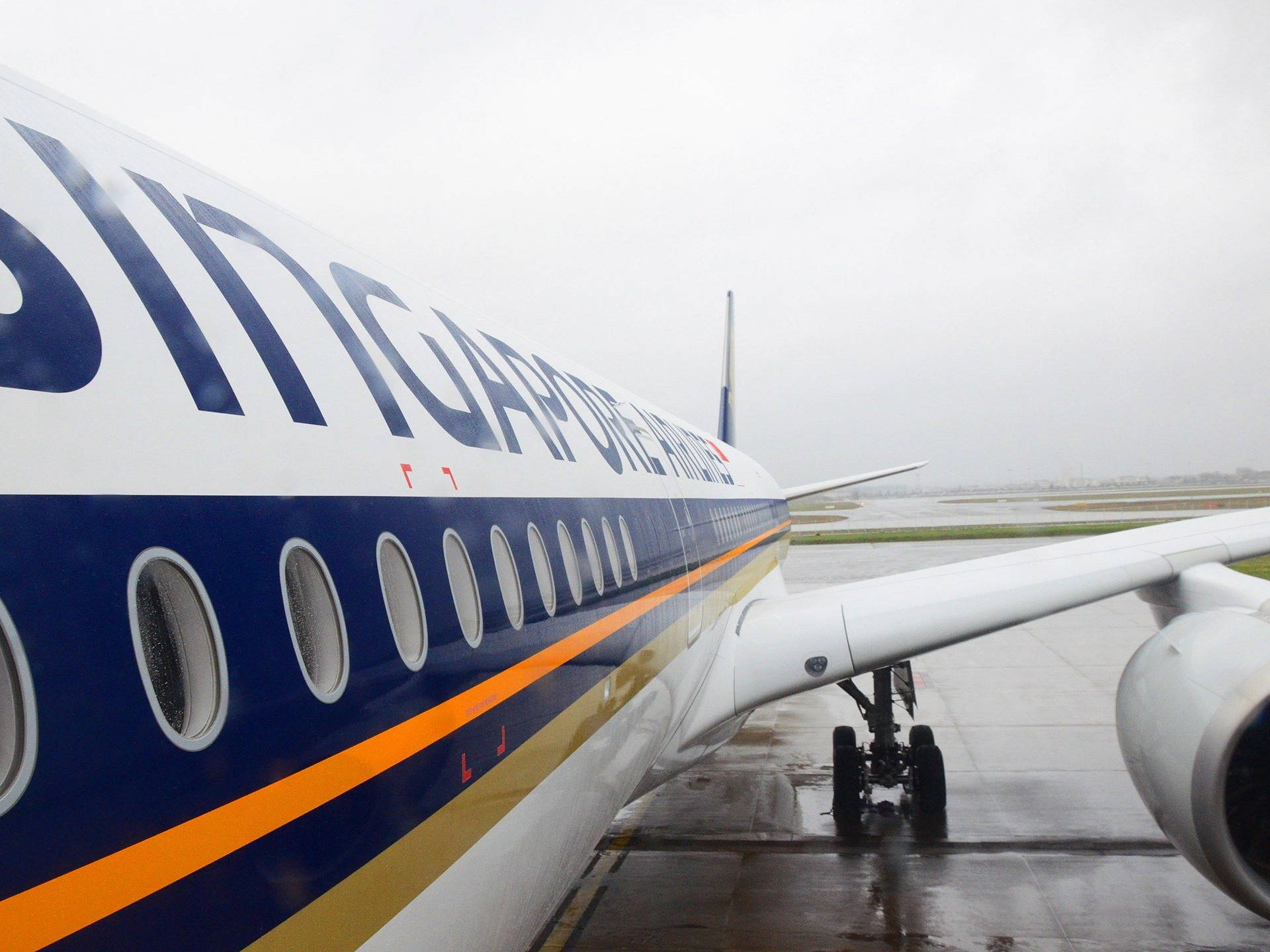 Singapore Airlines Runway Foggy Background