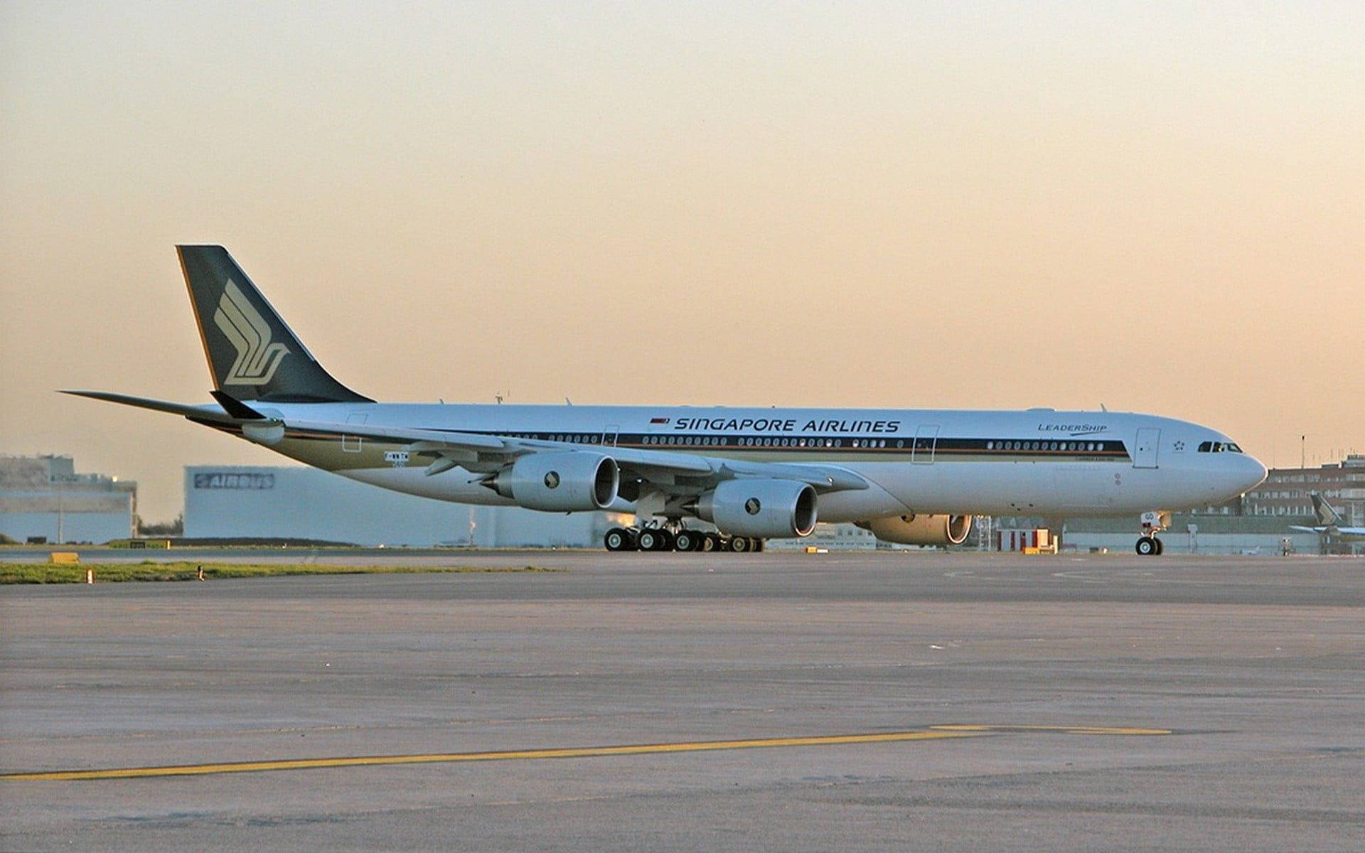 Singapore Airlines Sunset Arriving Background