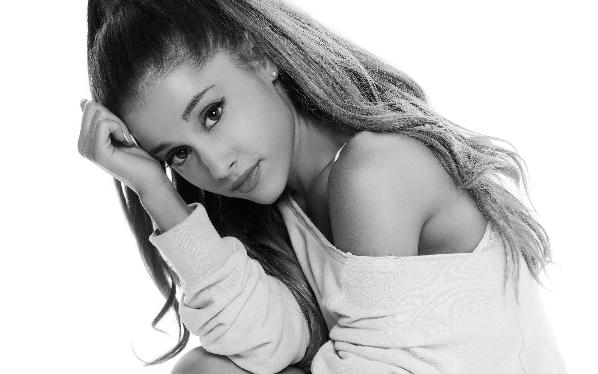 Singer Ariana Grande Lean Forward Background