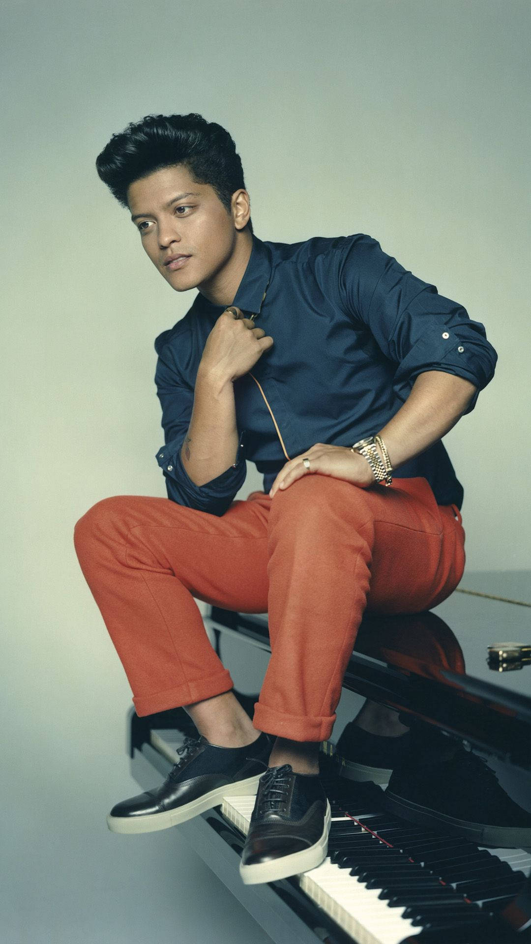 Singer Bruno Mars Showing Off His Piano Skills Background