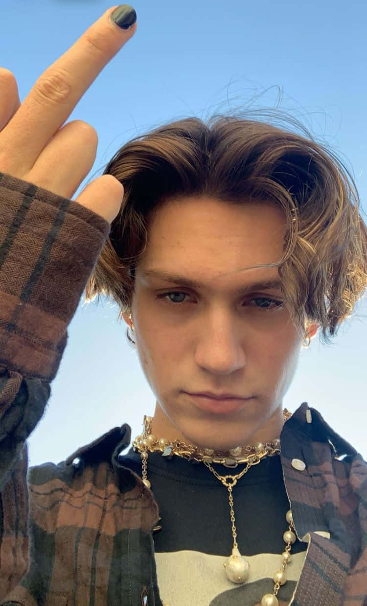 Singer Chase Hudson Dazzles Background