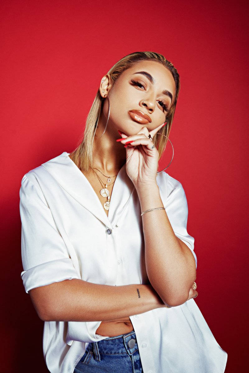 Singer Danileigh Rises To Taking Center Stage Background