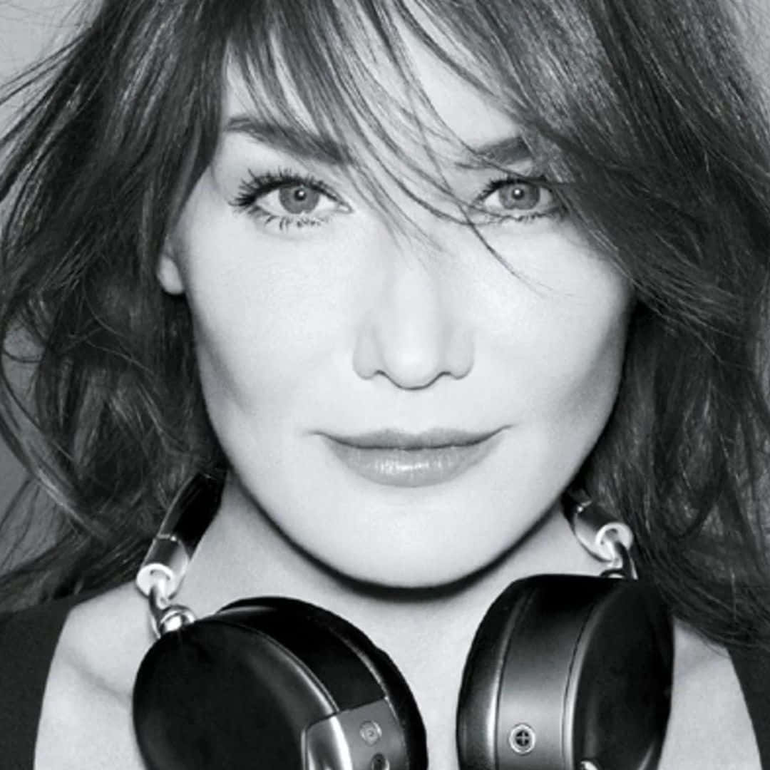 Singer-songwriter Carla Bruni Elegance Personified Background