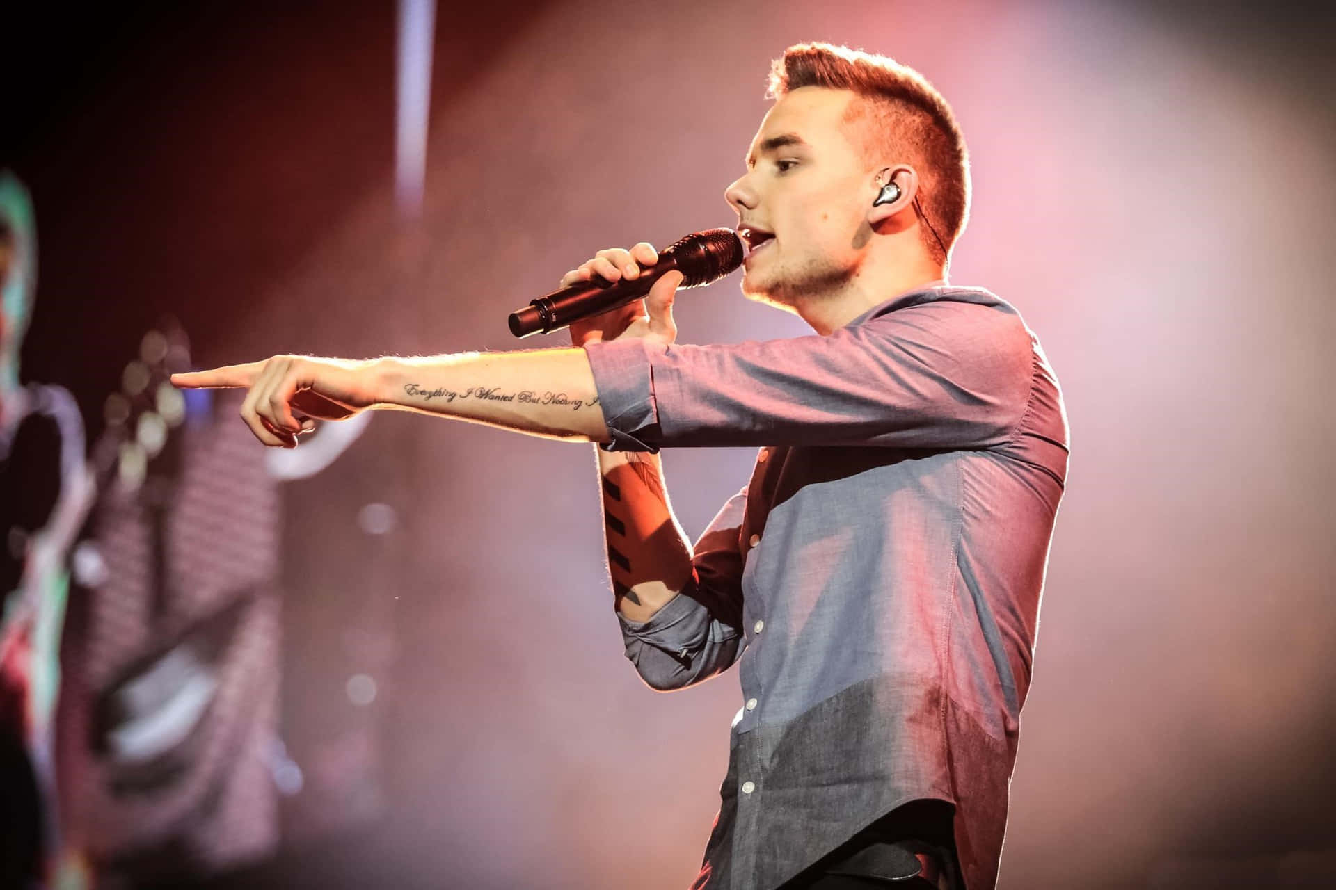 Singing On Stage Liam Payne