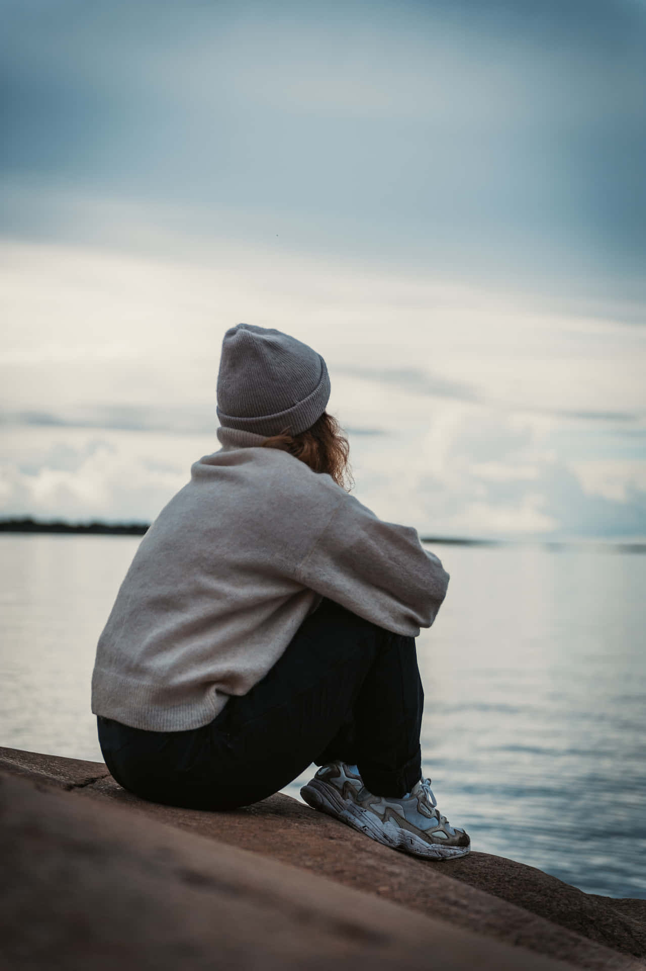 Single Woman By The Sea Background