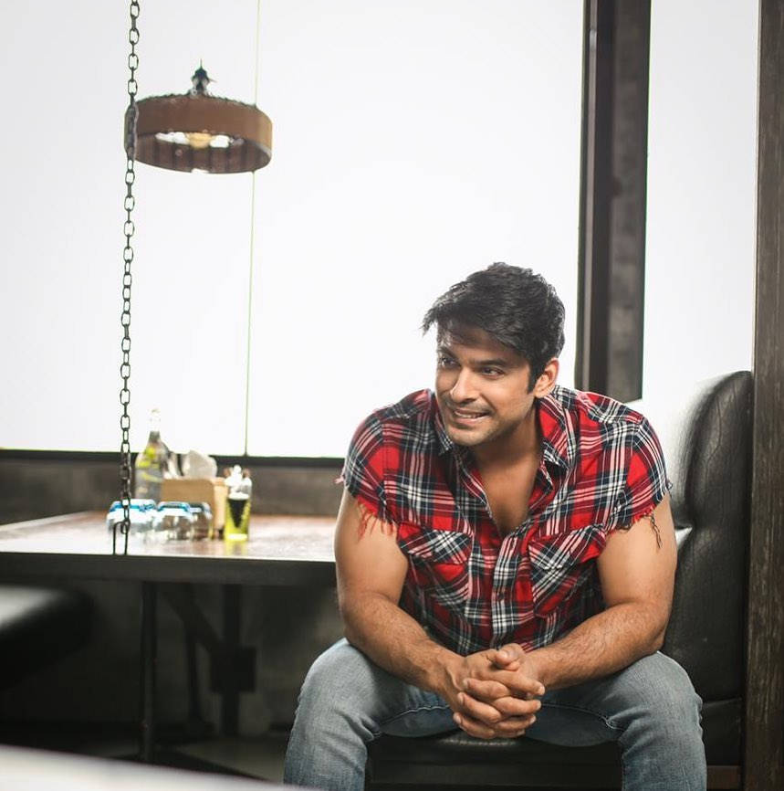 Sitting Sidharth Shukla In Flannel Shirt