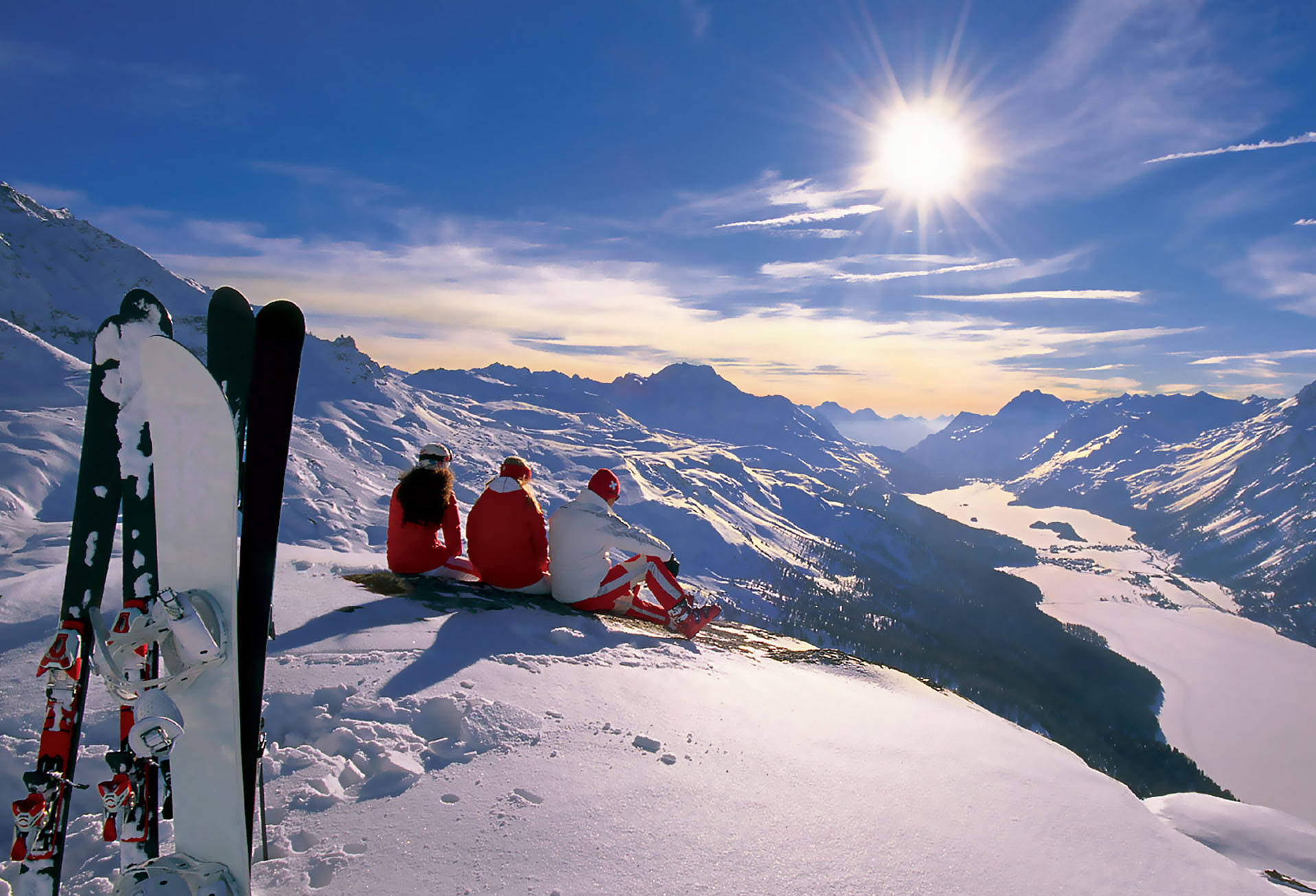 Skiing Friends Mountain Background