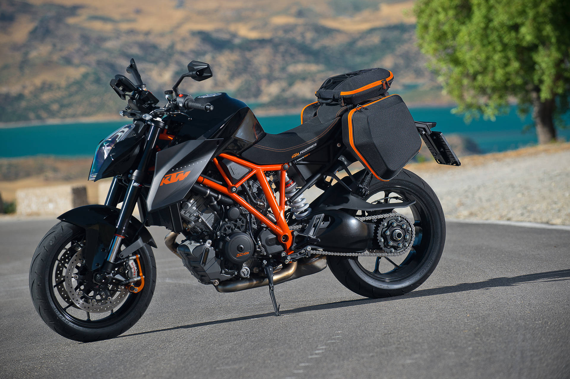 Sleek Black And Orange Ktm Duke 200 Background