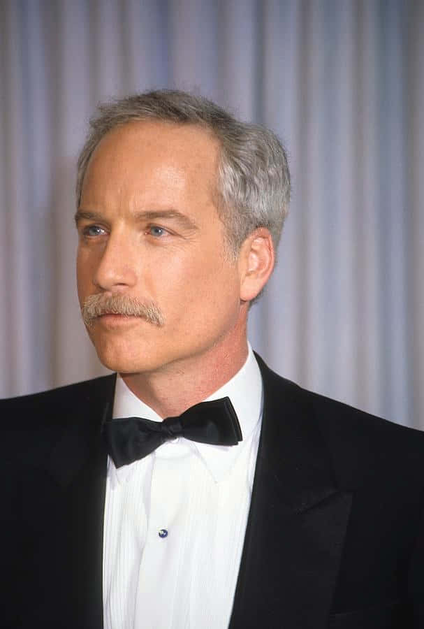 Sleek Richard Dreyfuss Background