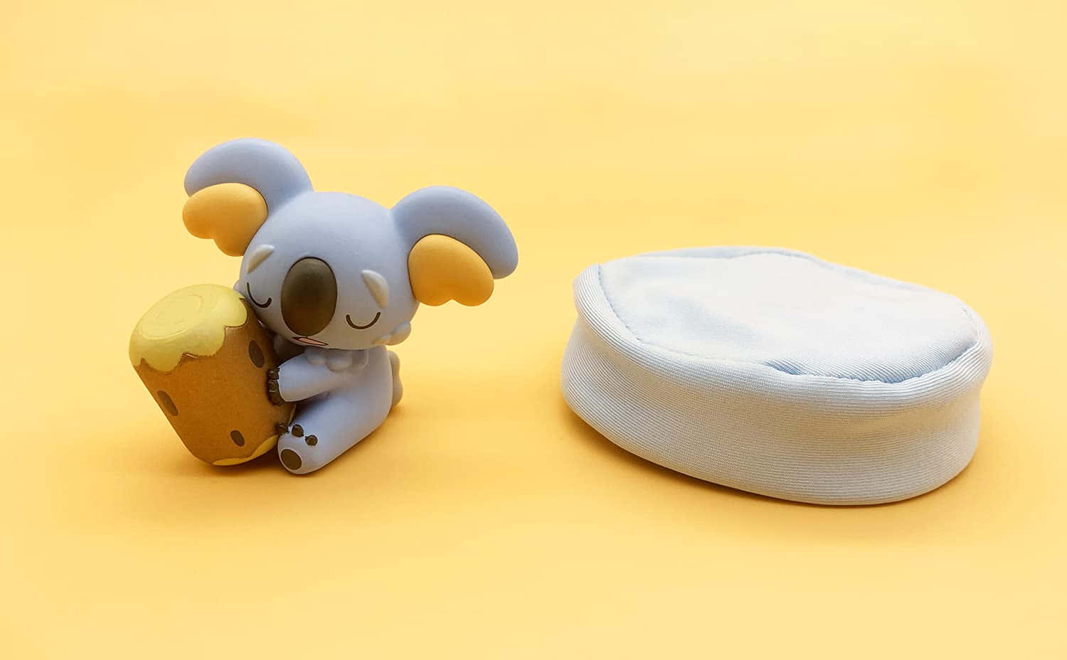 Sleeping Komala With Cushion Background