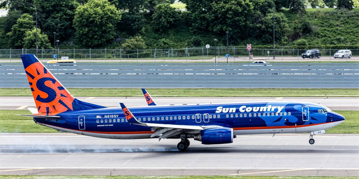 Slick Aviation Takeoff Of Sun Country Aircraft Background