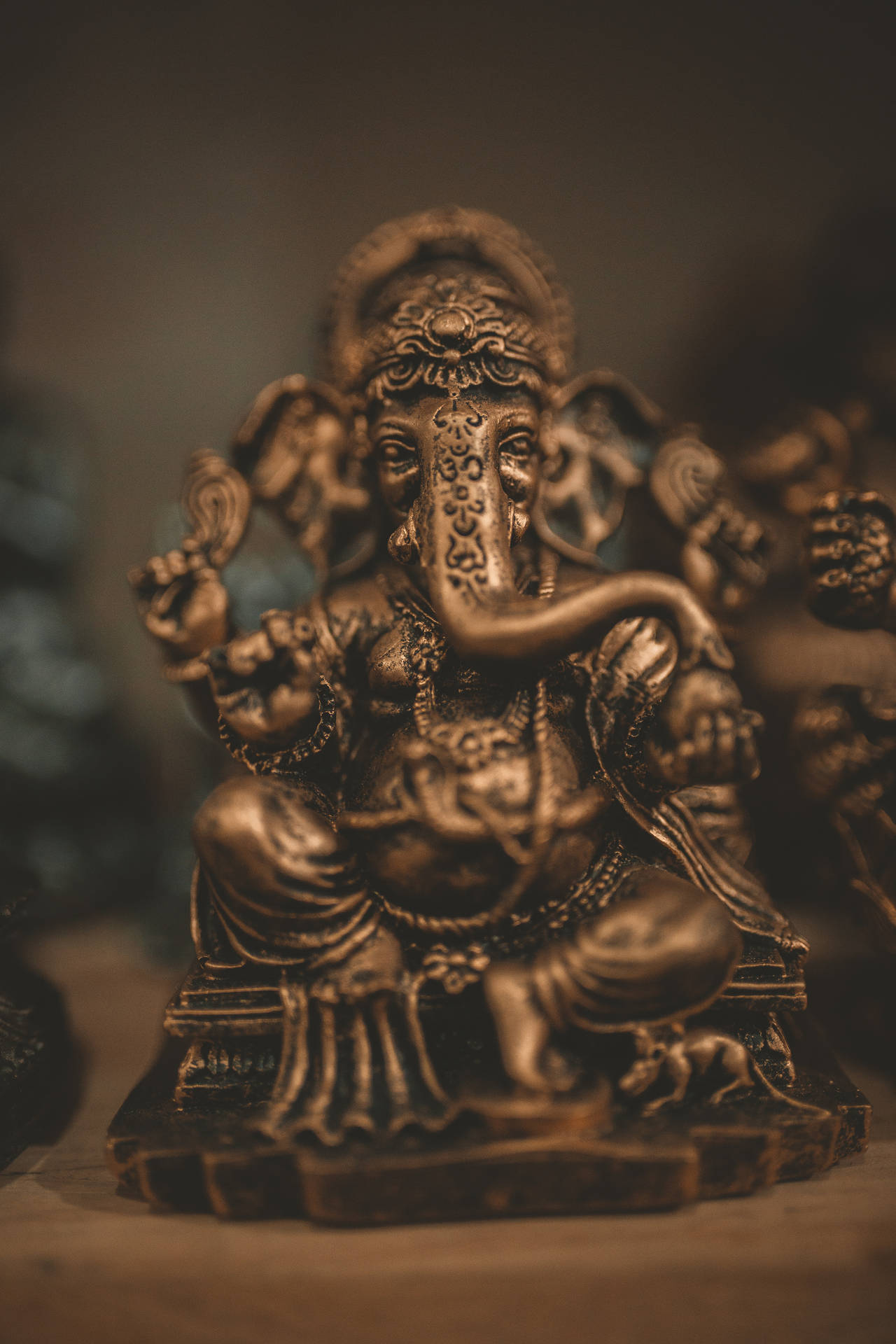 Small Bronze Statue Of Ganesh 4k Background