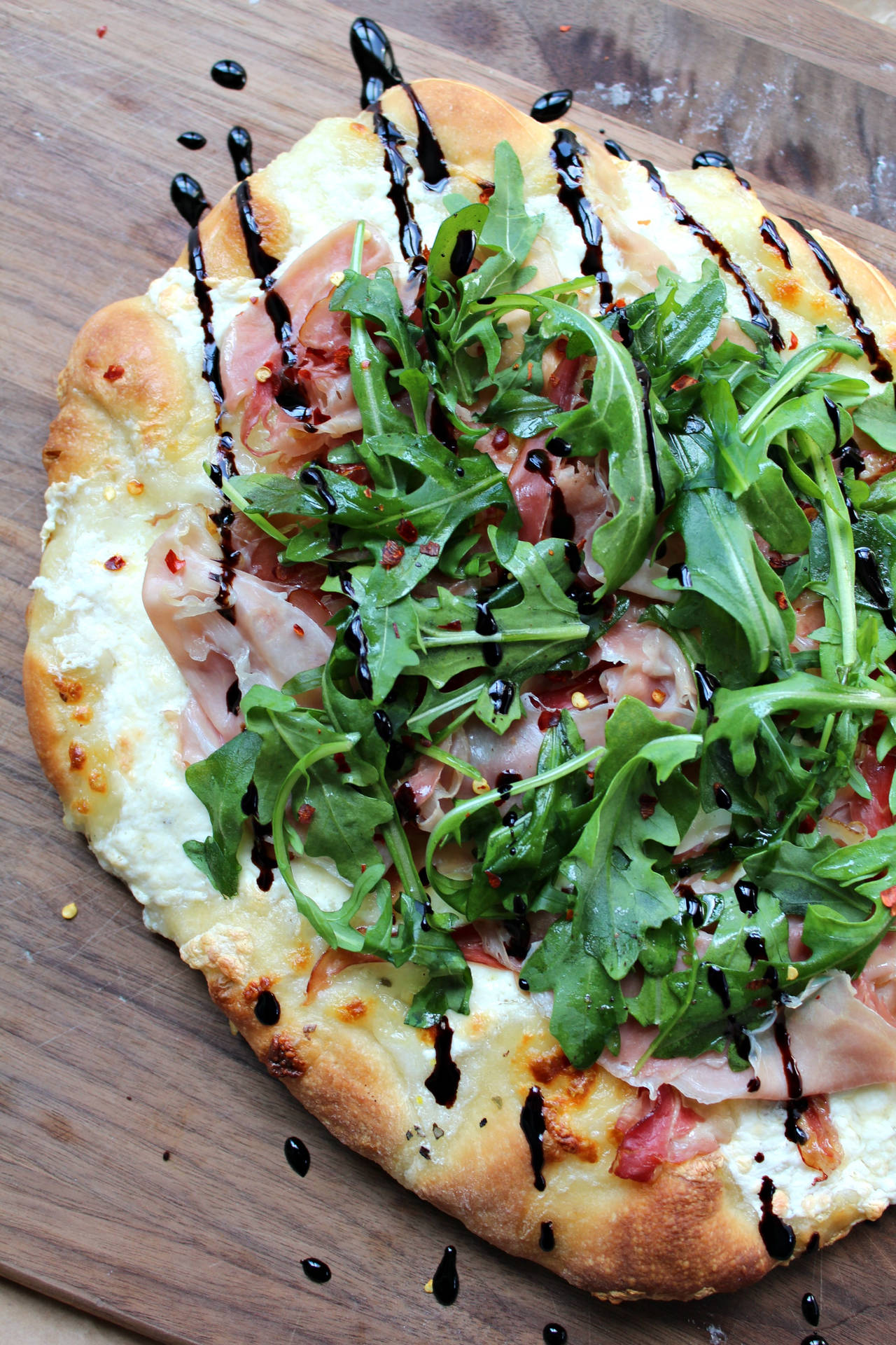 Small Pizza With Meat And Arugula