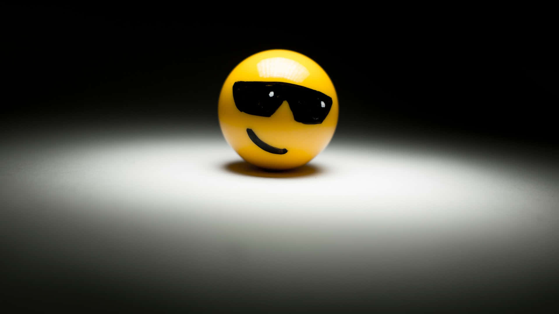 Smile Emoji Yellow Sunglasses