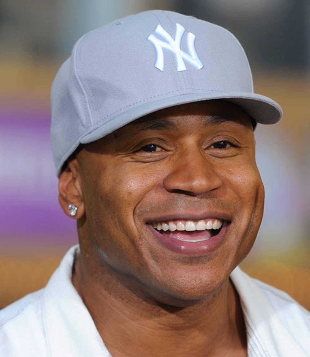 Smiling American Rapper Ll Cool J Yankees Cap Background