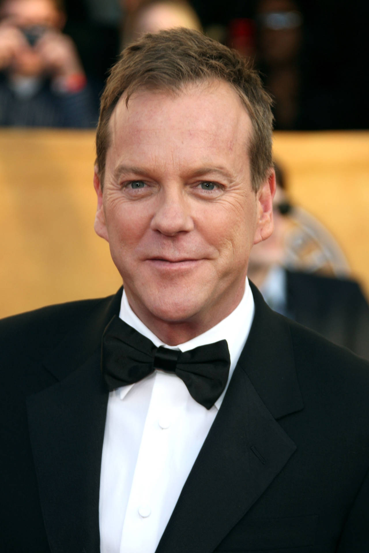 Smiling British Canadian Kiefer Sutherland Attending Gala Background