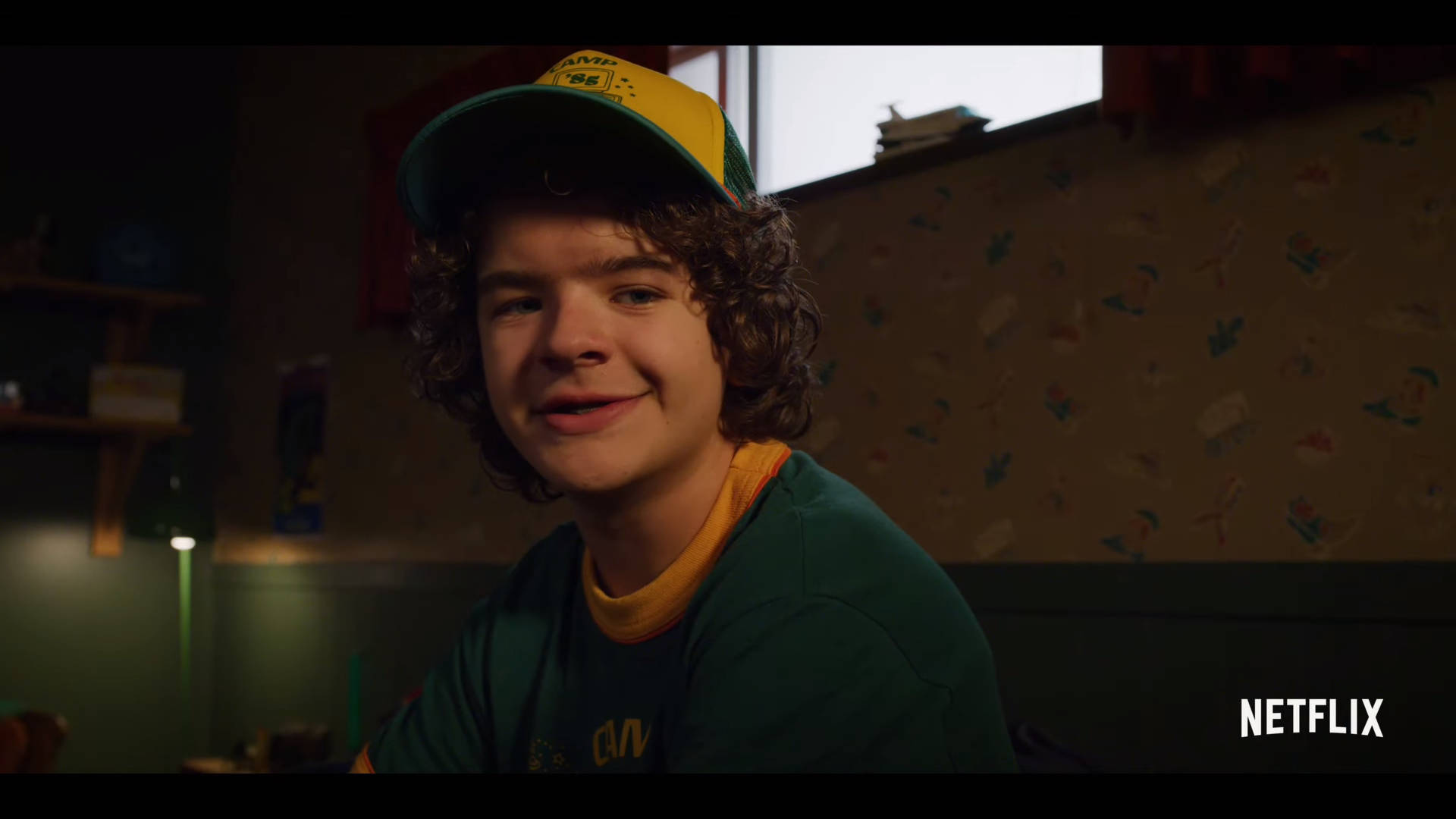 Smiling Dustin Stranger Things