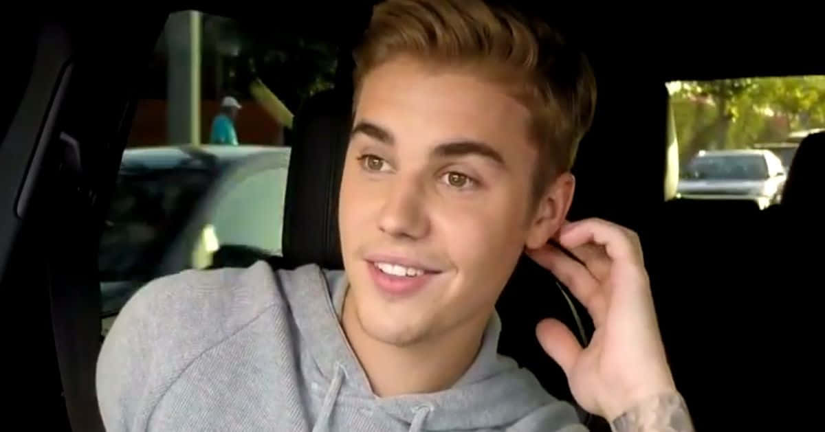 Smiling Justin Bieber 2015 Background