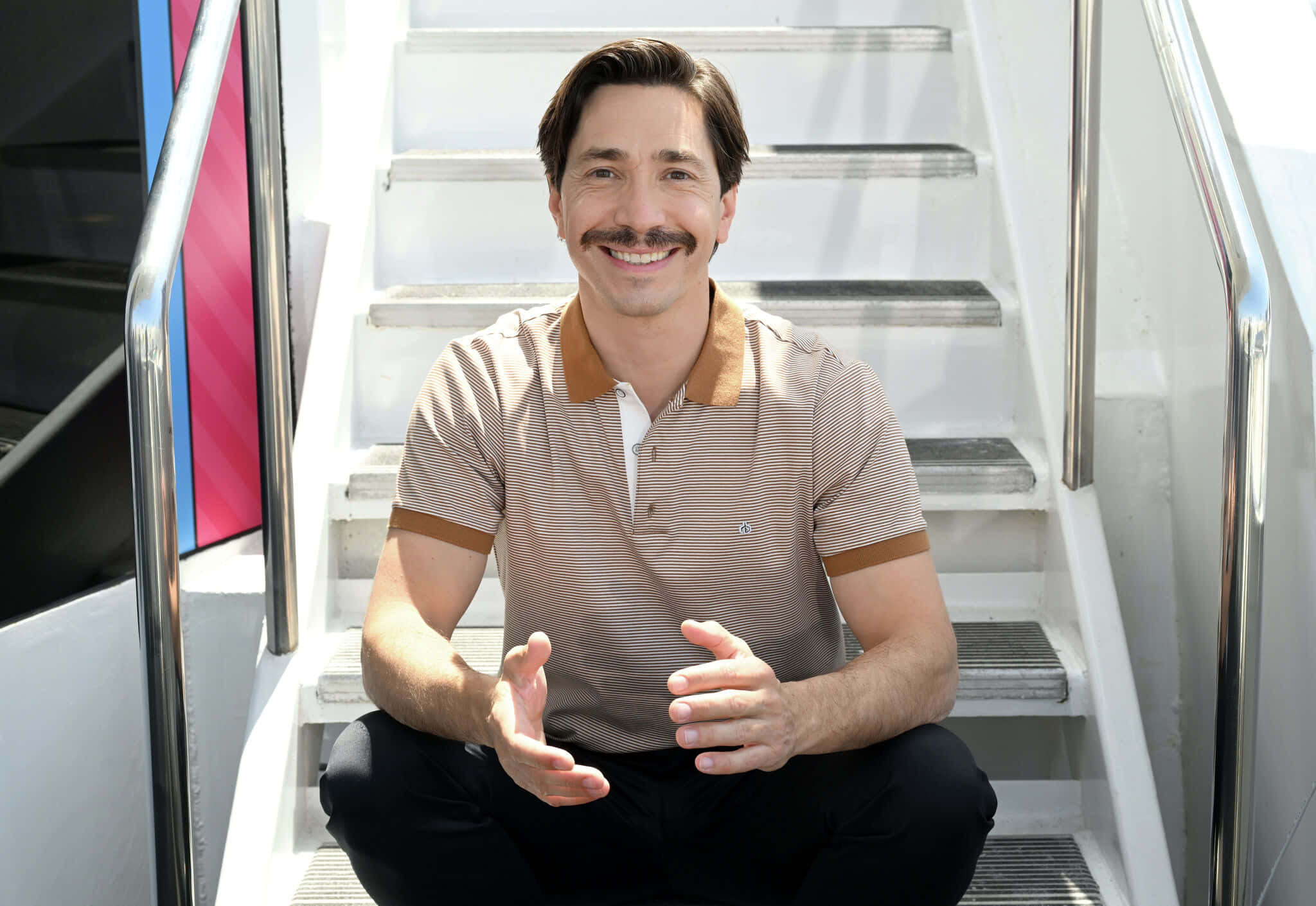 Smiling Justin Long In A Casual Outfit