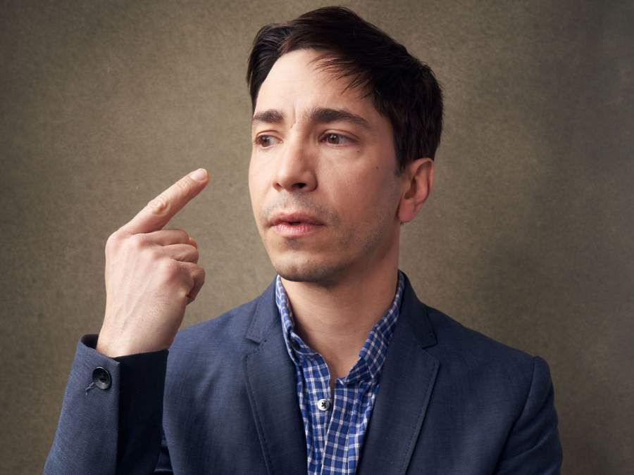 Smiling Justin Long In Casual Attire Background