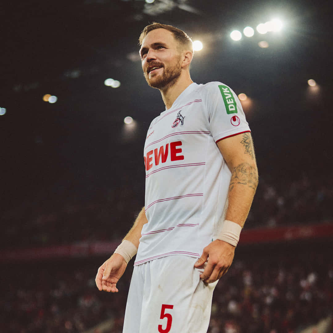 Smiling No. 5 Fc Cologne Rafael Czichos Background