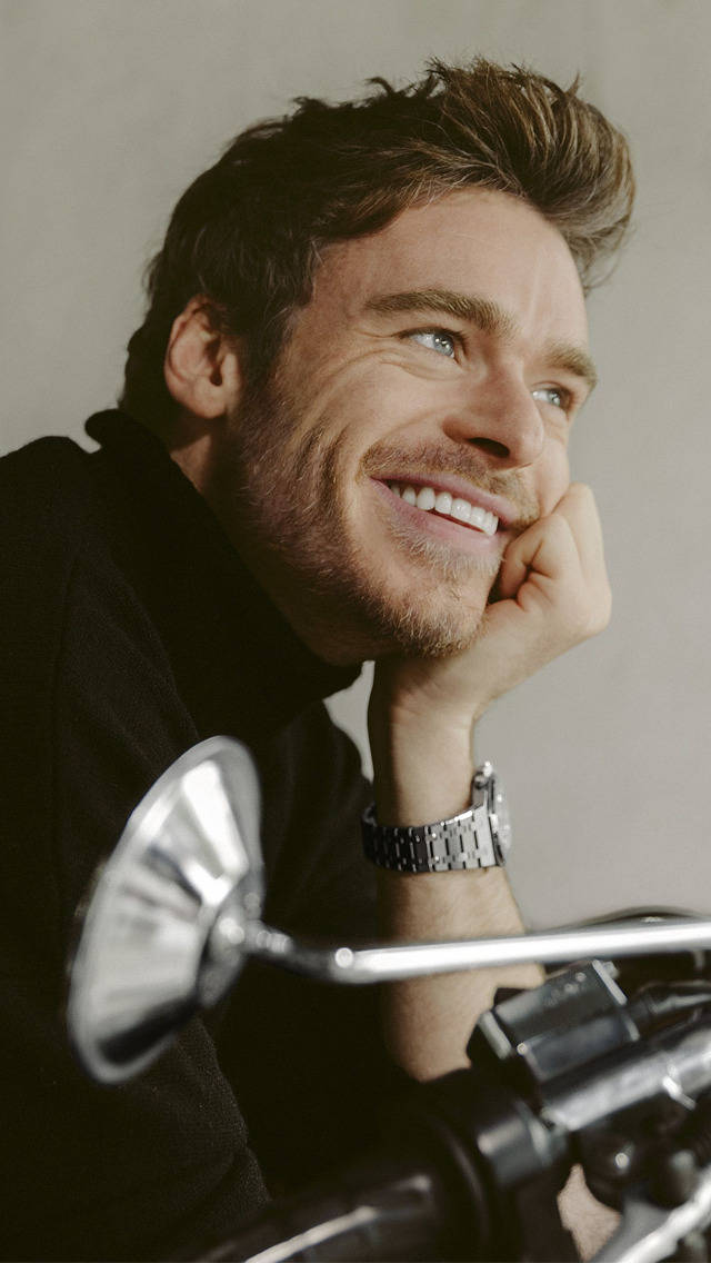 Smiling Richard Madden Background