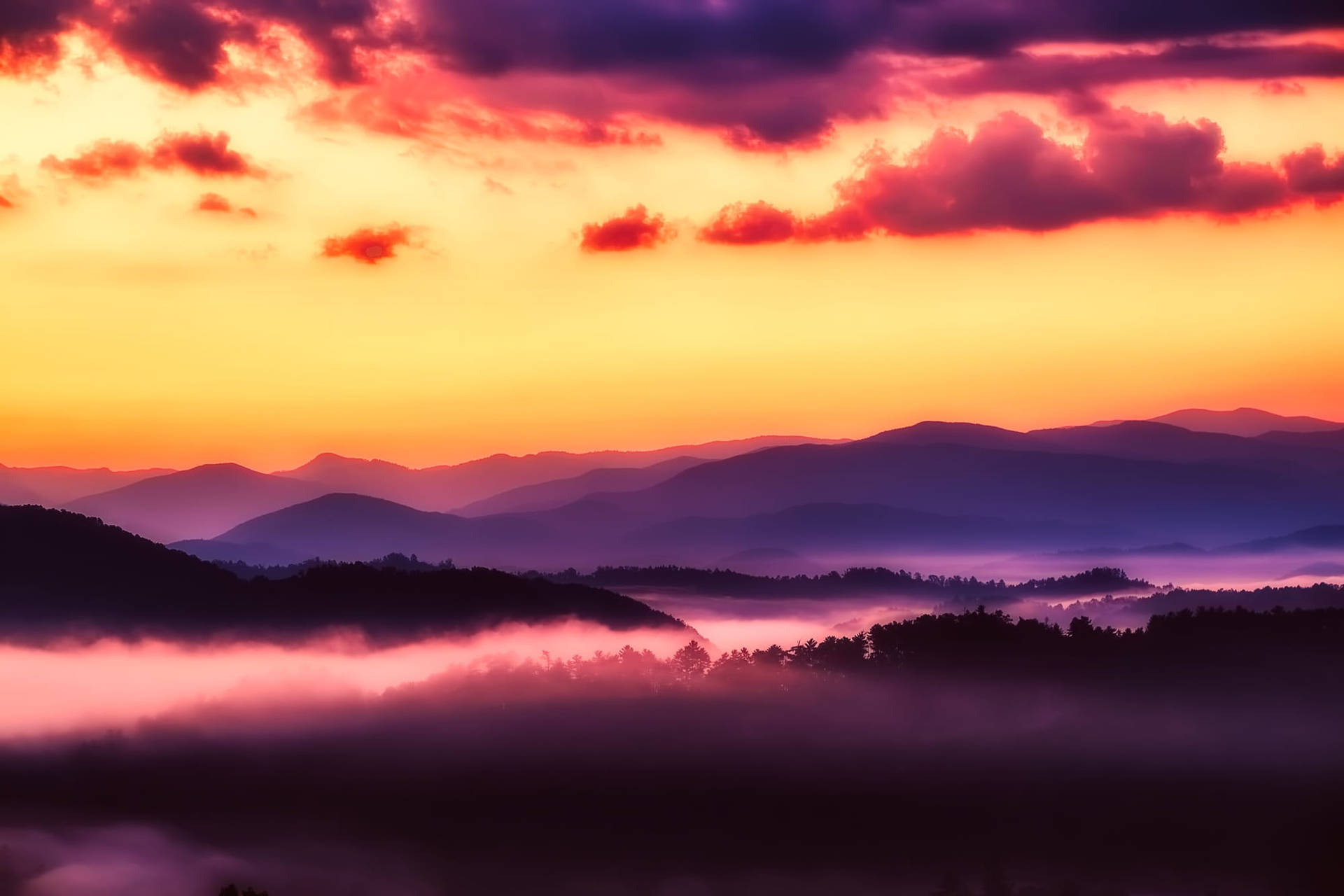 Smoky Mountains At Dusk Background