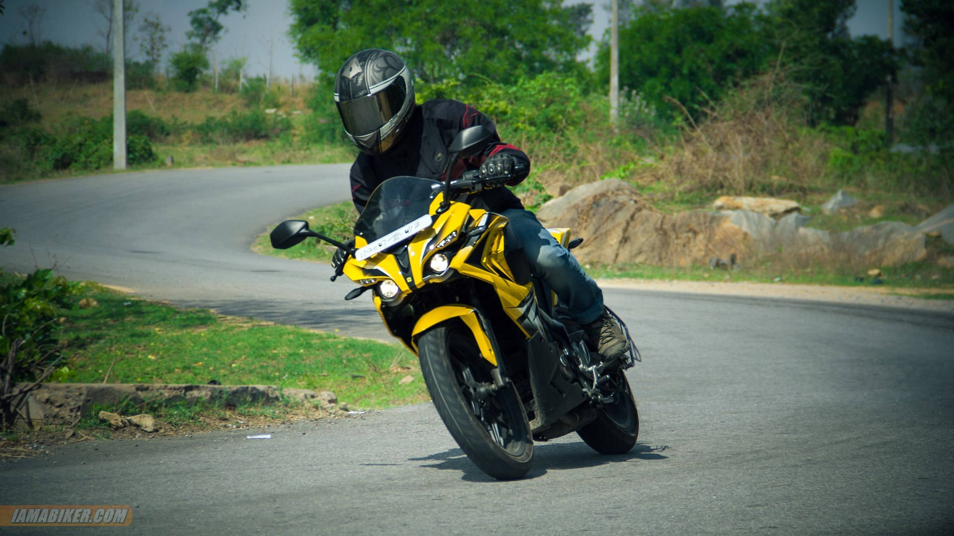 Smooth Pulsar Rs200 Ride Background